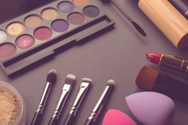 化妆喜怒无常的背景图片下载