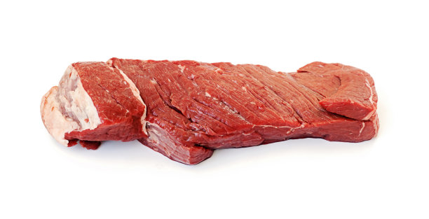 白背景上的生牛肉图片下载