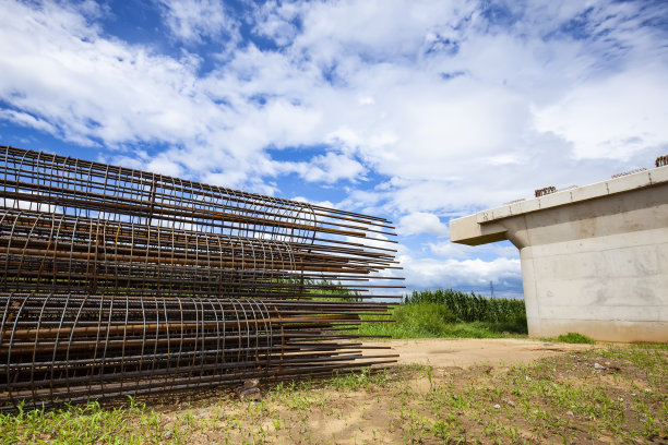 施工现场的桥墩图片下载