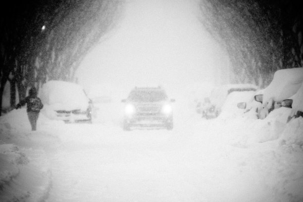 汽车在雪图片下载