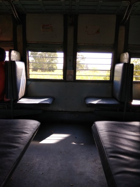 火车没有乘客图片下载