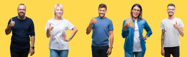 拼贴群人，女人和男人在彩色的黄色孤立的背景做快乐的拇指向上的手势与手。赞许的表情看着镜头，表示成功。图片下载