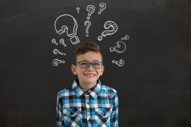 男孩孩子思考想法问题解决决定问题回答图片下载