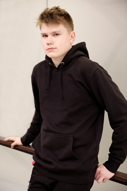 年轻人是城市风格的典范图片下载