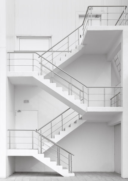 通往工业现场的防火梯或疏散楼梯图片下载