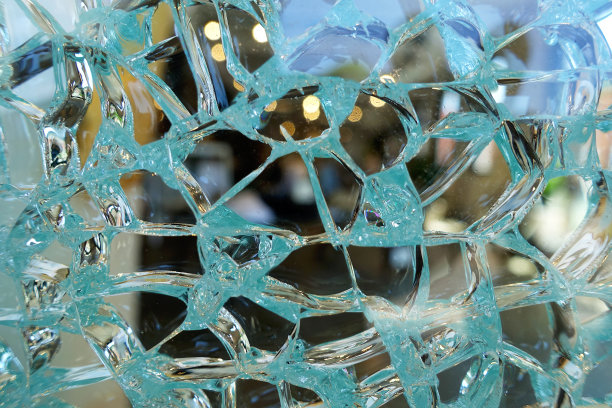 破碎的玻璃图片下载