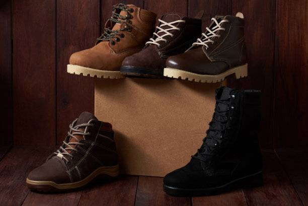 棕色和黑色的皮鞋图片下载