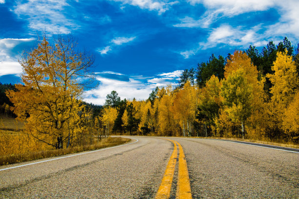 一条通往坠落目的地的路图片下载