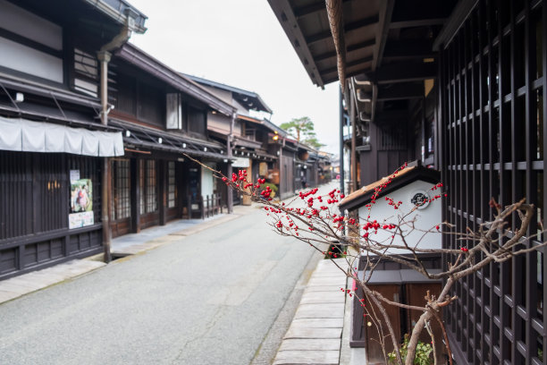 这是位于日本高山老城的一个古老而正宗的传统日本村庄图片下载
