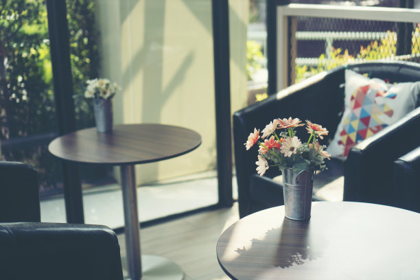 饭店里装饰的花瓶图片下载