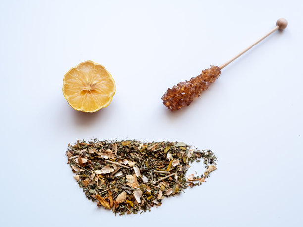 白色背景上的香草茶图片下载