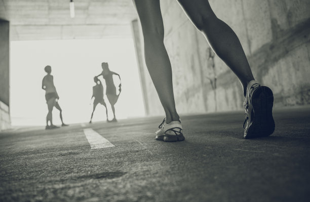 运动员脚的特写图片下载