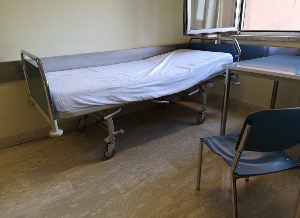 医院走廊里的担架图片下载