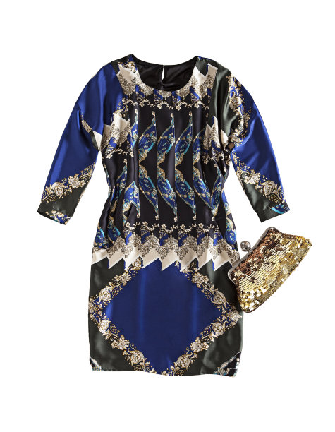 时尚连衣裙与金色亮片手包孤立在白色背景图片下载