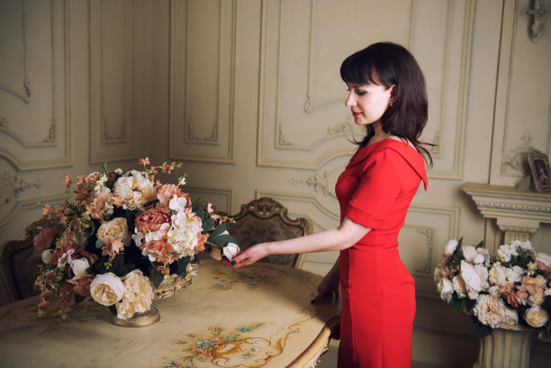 红色肖像中的女士图片下载