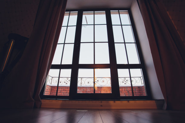 室内，现代公寓的空客厅。图片下载