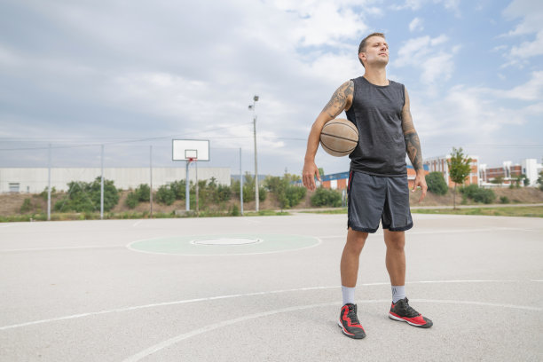 独自一人在院子里图片下载