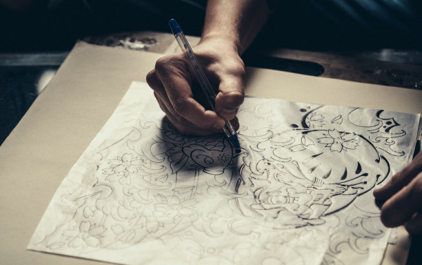 纹身大师绘制定制纹身设计图片下载