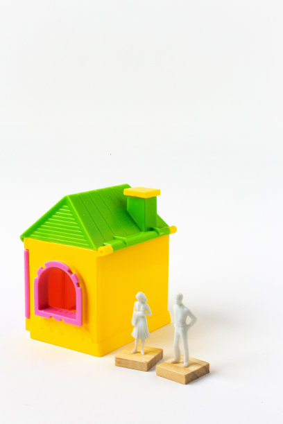 白色背景上的家居玩具特写图片下载