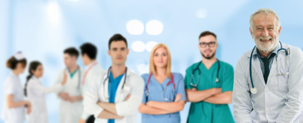 医疗保健的人。在医院办公室或诊所与其他医生、护士和外科医生一起工作的专业医生。医疗技术研究所和医生人员的服务理念。图片下载