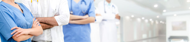 医疗保健的人。在医院办公室或诊所与其他医生、护士和外科医生一起工作的专业医生。医疗技术研究所和医生人员的服务理念。图片下载