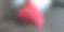 一张黑色皮沙发和红色靠垫的特写图片下载