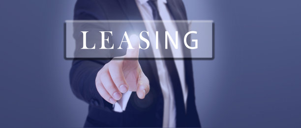 商人在数字屏幕上触摸租赁字图片下载