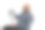 一位老人正在看报纸图片下载