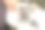 中国冠毛犬在浴缸里等待洗澡图片下载