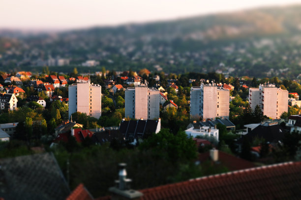 日落中的玩具大厦图片下载