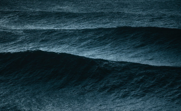 大海上波涛汹涌图片下载