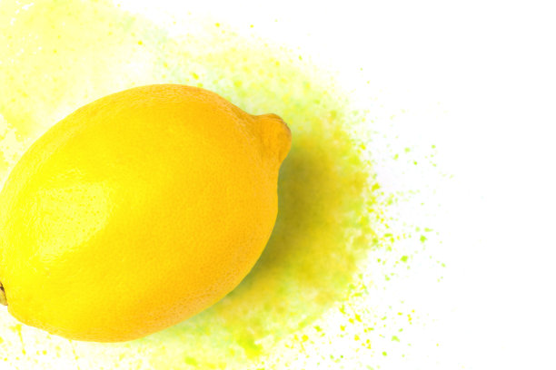 熟透生柠檬上手绘水彩背景黄色泼洒笔触。创意美食艺术海报。混合媒介图像组合摄影插画图片下载