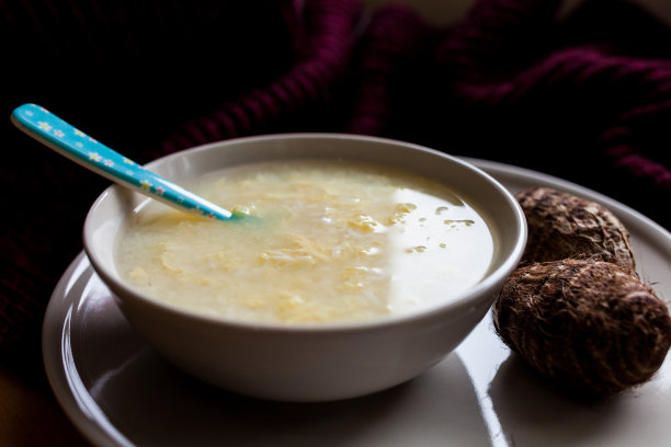 中国食物——米酒、蛋和芋头素材图片