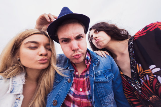 在迪拜与好朋友的欢乐时光图片下载