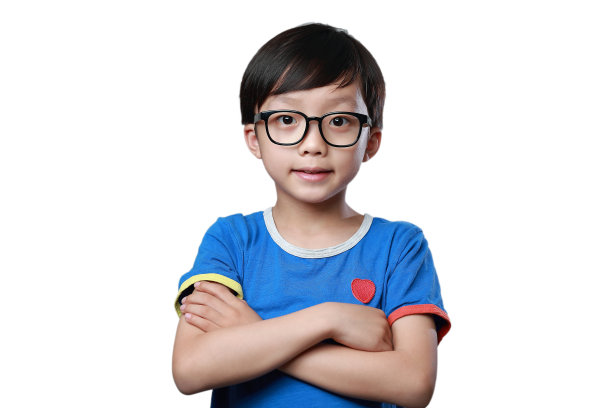 微笑男孩的肖像白色的背景图片下载