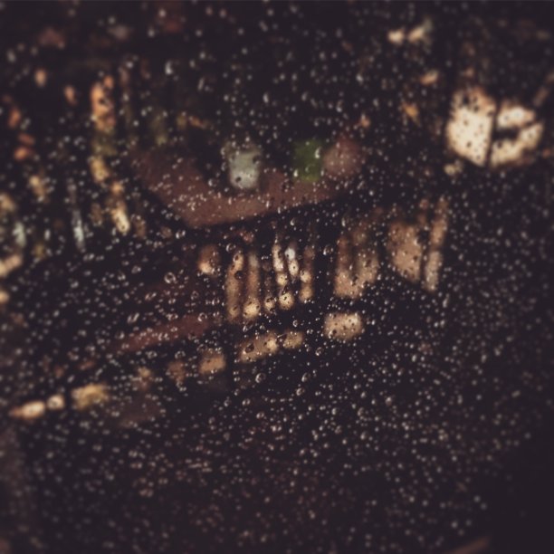 多雨的图片下载