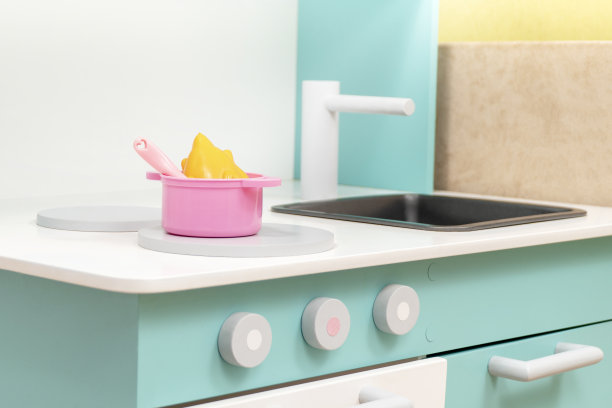 孩子们的家具在厨房图片下载