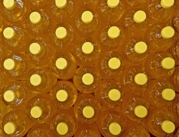 俯视图的塑料烹饪油瓶图片下载