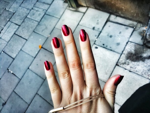 宝石红色指甲图片下载