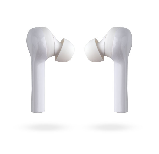 白色背景无线耳机。近距离无线耳机。素材图片