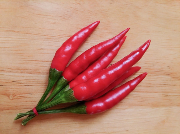 成熟的红辣椒图片下载