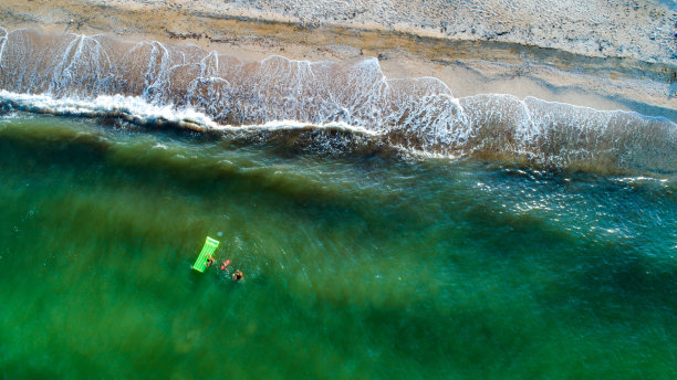 欢乐的家庭度假图片下载