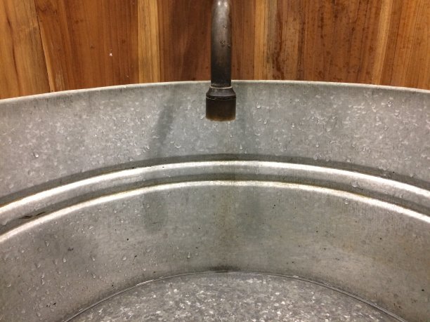 老式水龙头图片下载