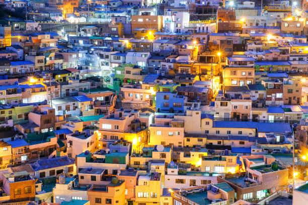 韩国釜山甘川文化村夜景。图片下载