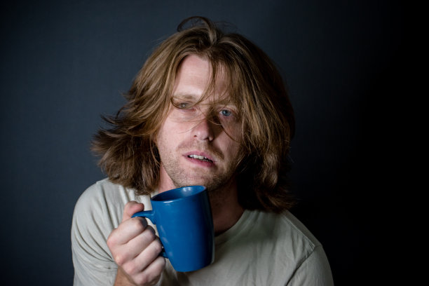 早晨喝咖啡图片下载