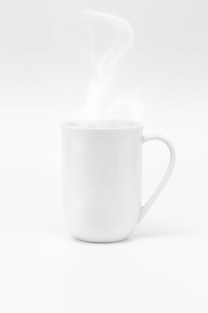 一个白色的带有蒸汽的大杯子图片下载