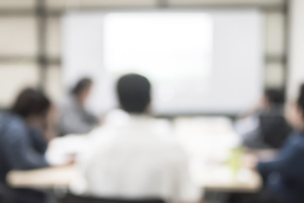模糊办公室会议背景商务人员工作组在会议室的讨论图片下载