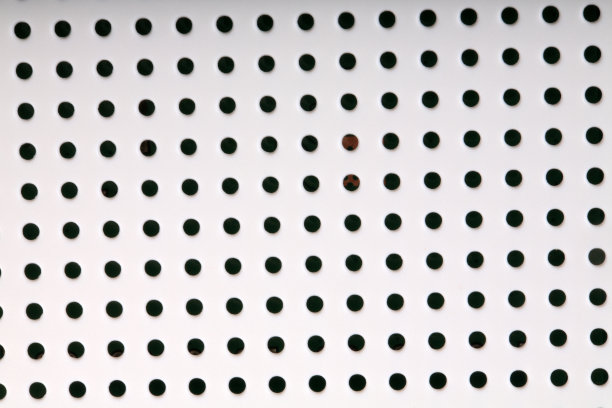 带孔的塑料背景图片下载