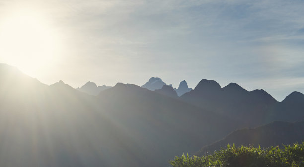 山景中的日出图片下载