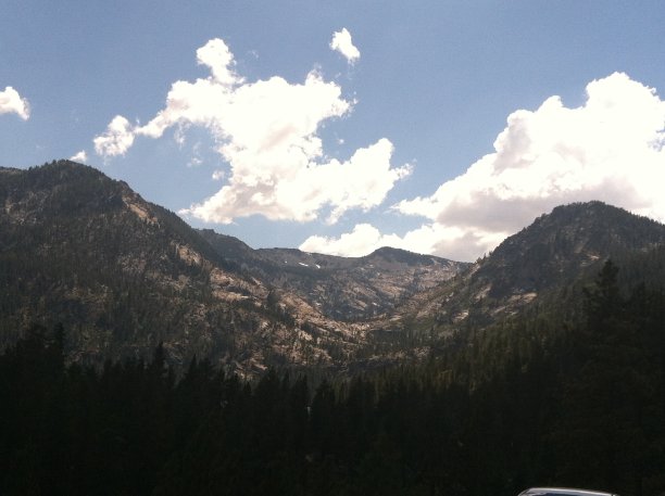 雄伟的山脉图片下载